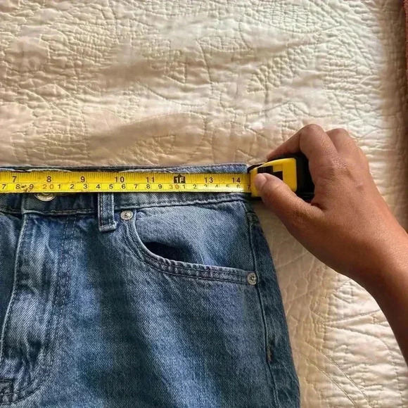 Aeropostale Mom Jean Distressed High Waisted Ripped Women’s Size 4 - Picture 9 of 11